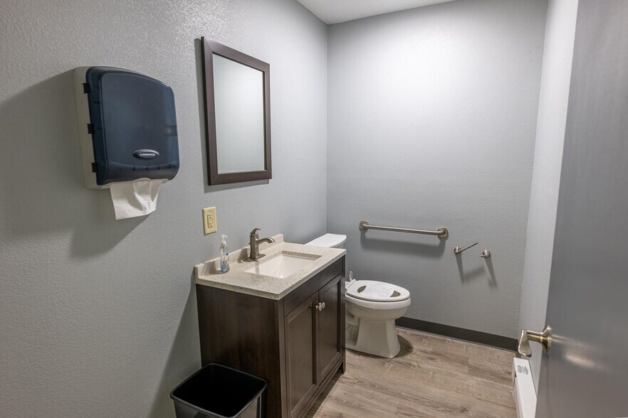 More Photos Of 2419 E High St, Springfield Storefront For Sale