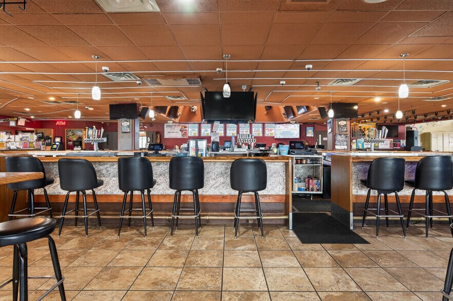 More Photos Of 17646 NE Central Ave, Ham Lake Restaurant For Sale