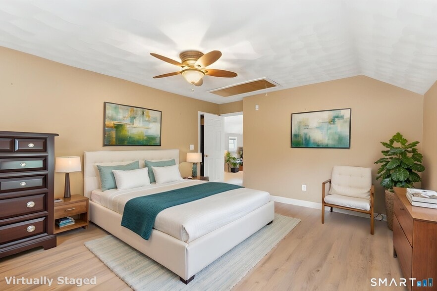 More Photos Of 139 Riverside Dr, Thompson Freestanding For Sale