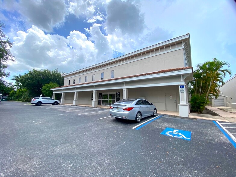 More Photos Of 4937 Clark Rd, Sarasota Medical For Lease