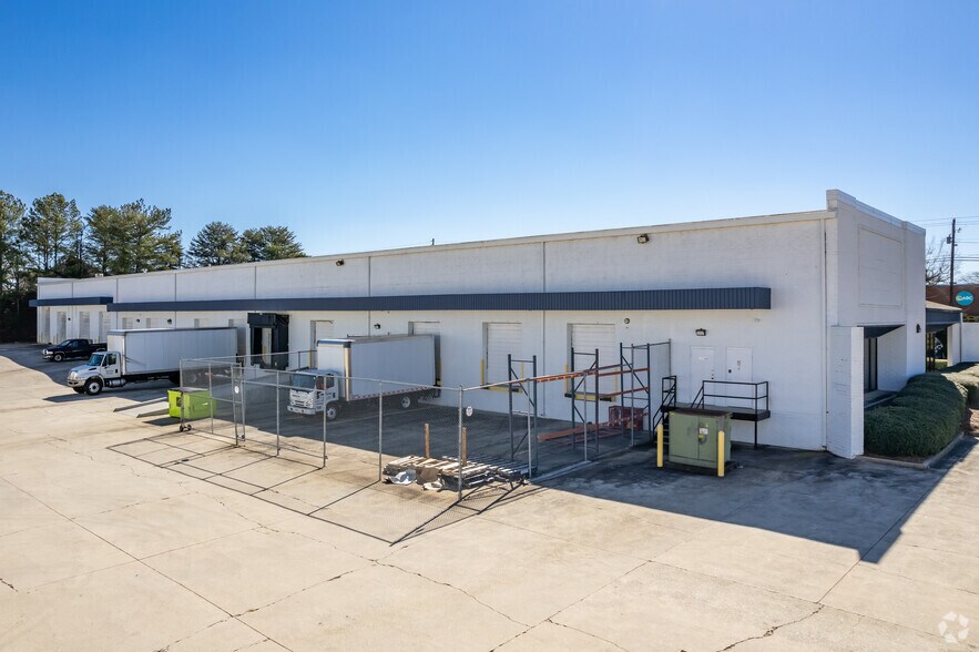 More Photos Of 1336 Citizens Pky, Morrow Light Distribution For Lease