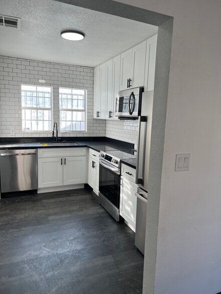 More Photos Of 530 S 7th St, Las Vegas Office Residential For Lease