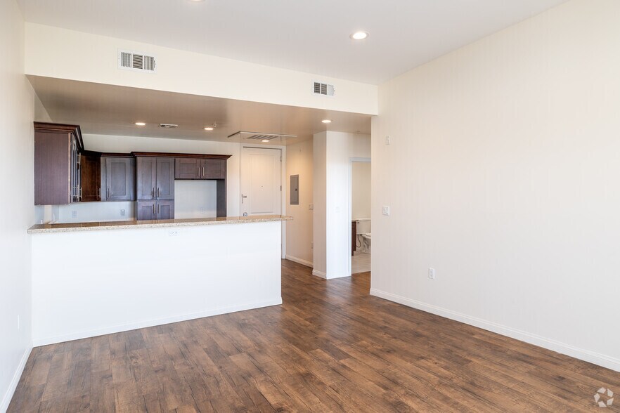 More Photos Of 14105 Chadron Ave, Hawthorne Apartments For Lease