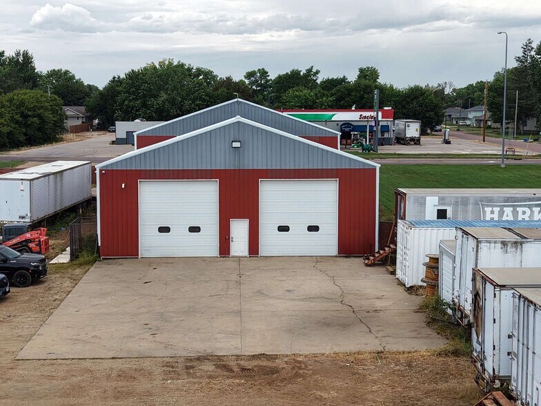 More Photos Of 412 S Pine St, Lennox Industrial For Sale