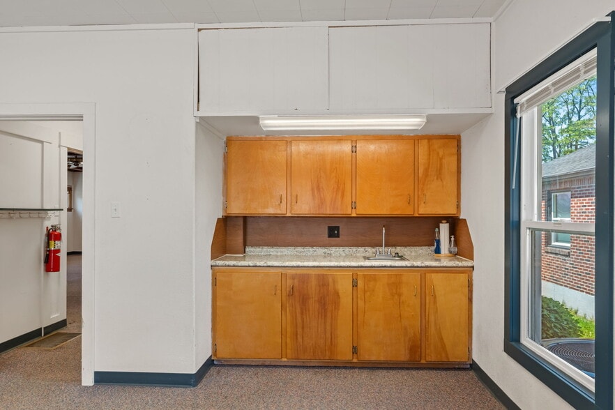 More Photos Of 1068 Market Blvd, Chehalis Office For Sale