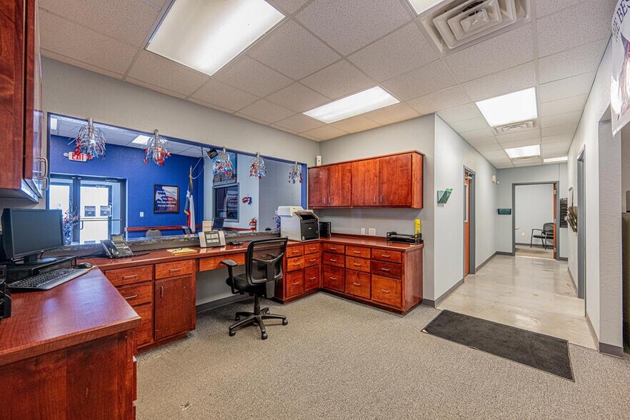 More Photos Of 650 S John Ben Shepperd Pky, Odessa Office For Sale