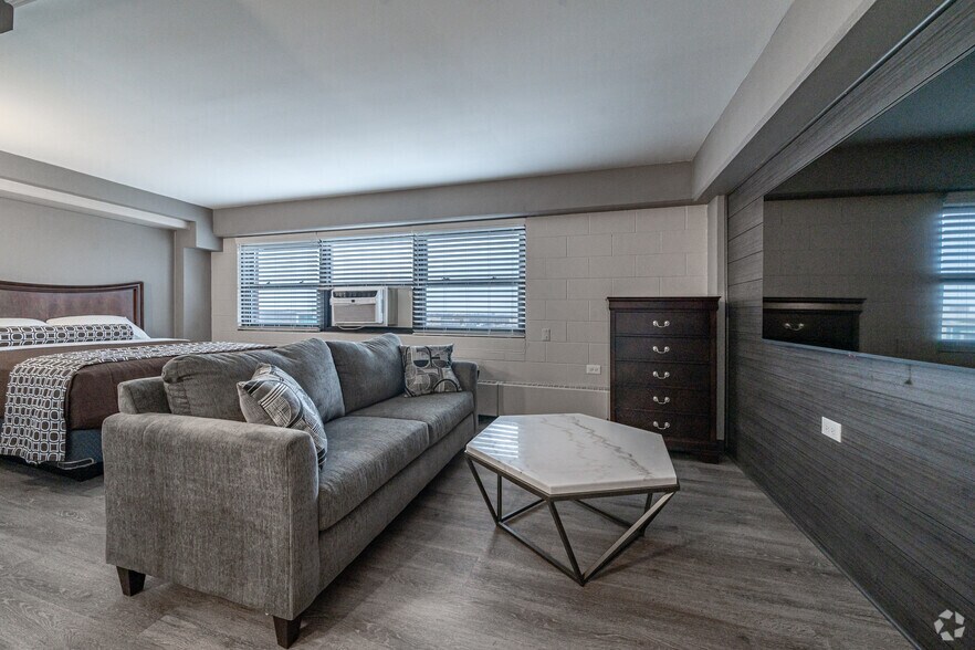 More Photos Of 311 N Ottawa St, Joliet Apartments For Lease