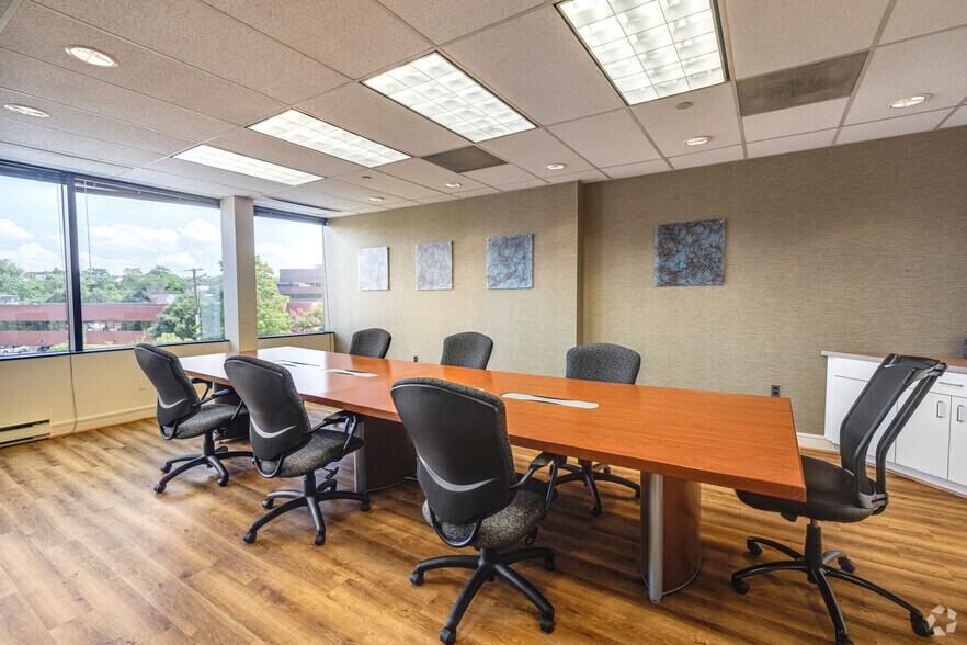 More Photos Of 5350 Shawnee Rd, Alexandria Medical For Sale