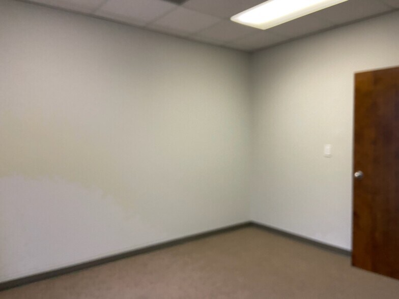 More Photos Of 509 Mineral Trace, Birmingham Light Distribution For Lease