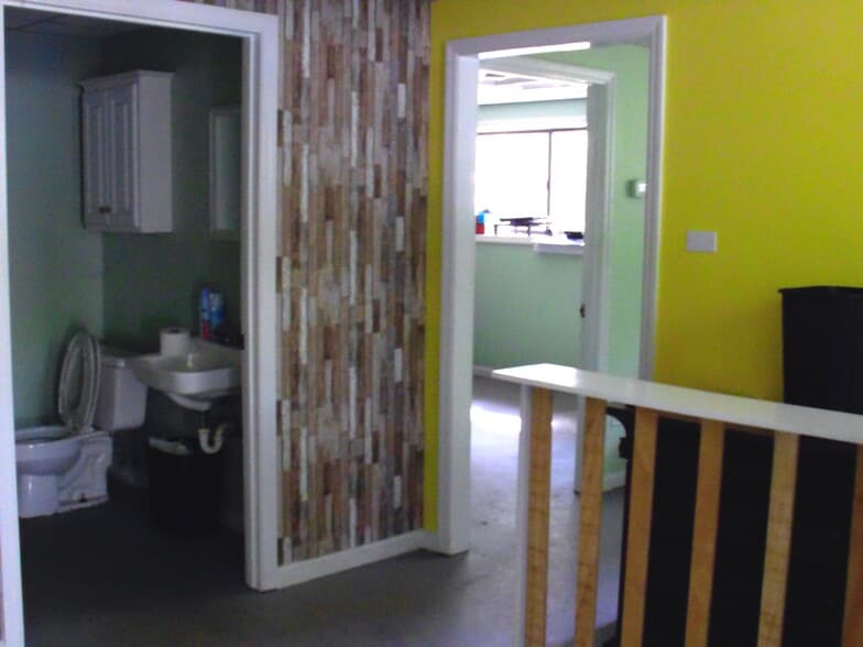 More Photos Of 4870 Six Oaks Dr, Tallahassee Warehouse For Lease
