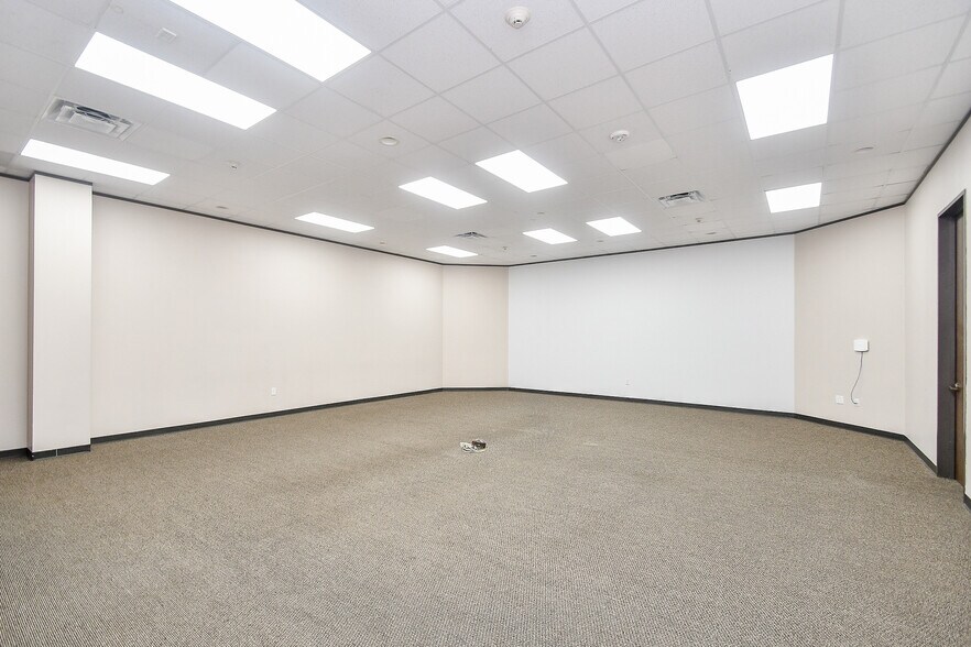 More Photos Of 15366 Park Row, Houston Office For Lease