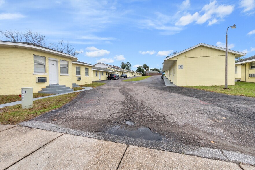 More Photos Of 801 Ridgewood Ave, Holly Hill Hotel For Sale