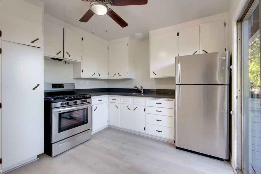 More Photos Of 1151 Davis St, Redwood City Apartments For Sale