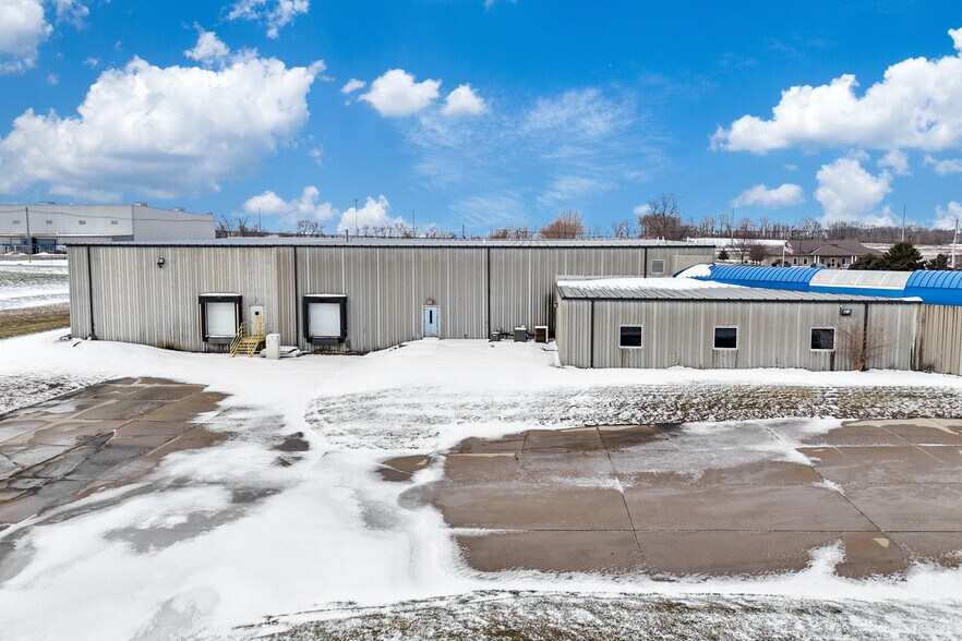 More Photos Of 701 Technology Pl, Waverly Manufacturing For Lease