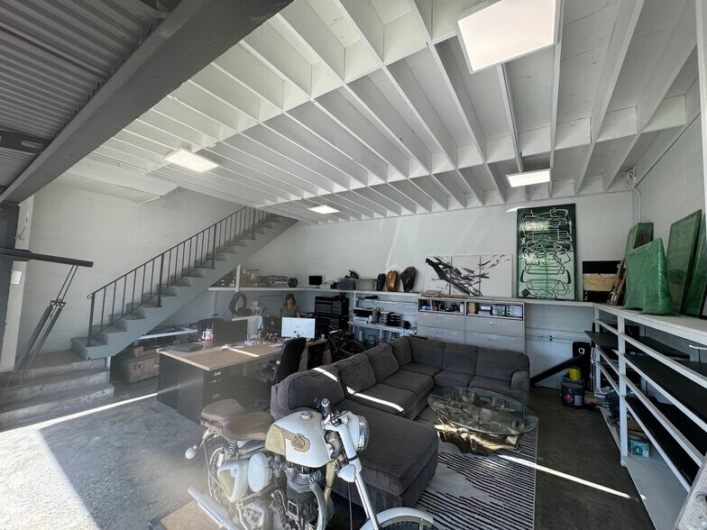 More Photos Of 13123 W Washington Blvd, Los Angeles Showroom For Lease