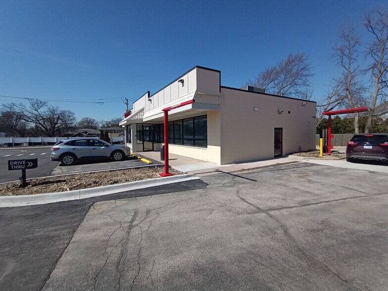 More Photos Of 20 W Golf Rd, Des Plaines Restaurant For Lease