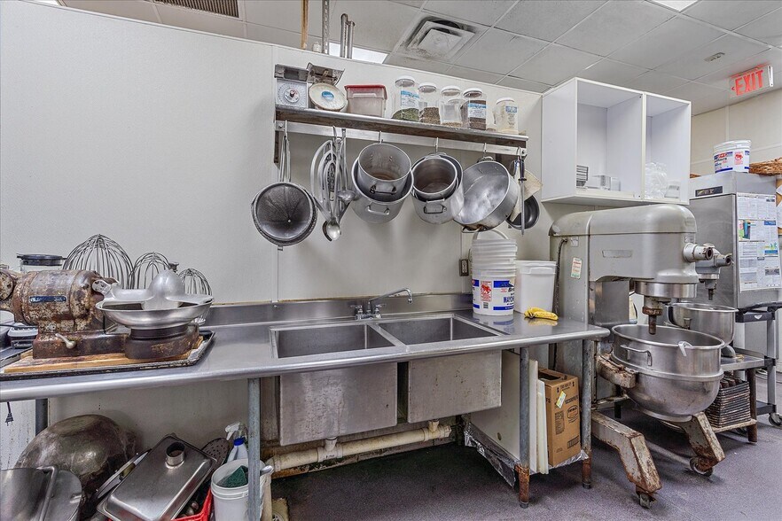 More Photos Of 15 S Beneva Rd, Sarasota Restaurant For Lease