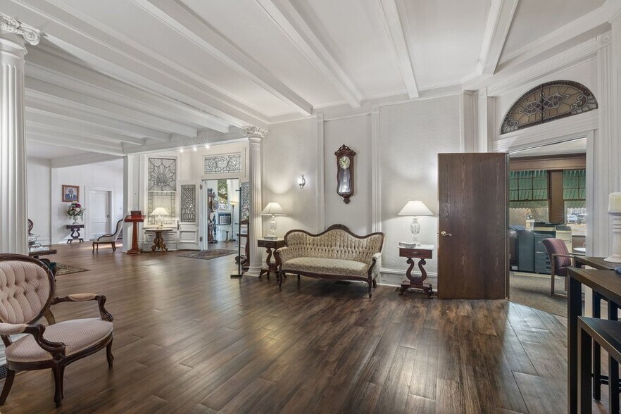 More Photos Of 503 Talbot St, Taylor Funeral Home For Sale