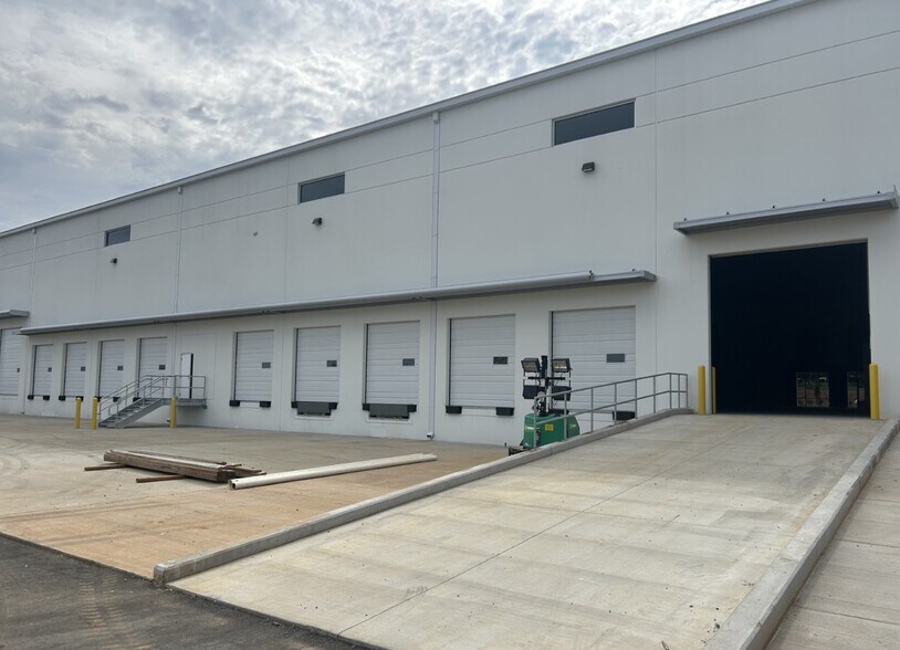 More Photos Of 4510 Fortune Ave, Concord Warehouse For Lease