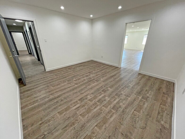 More Photos Of 727-731 N La Brea Ave, Los Angeles Unknown For Lease