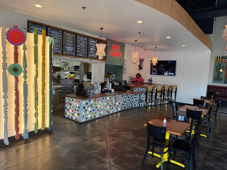 More Photos Of 40 El Camino, Fresno Storefront For Lease