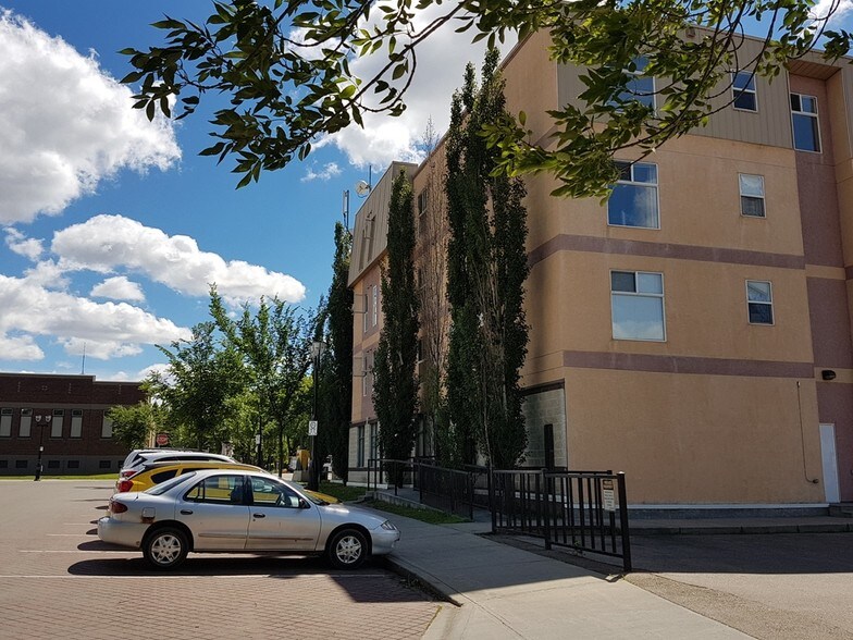 More Photos Of 8920 118 Av NW, Edmonton Apartments For Lease