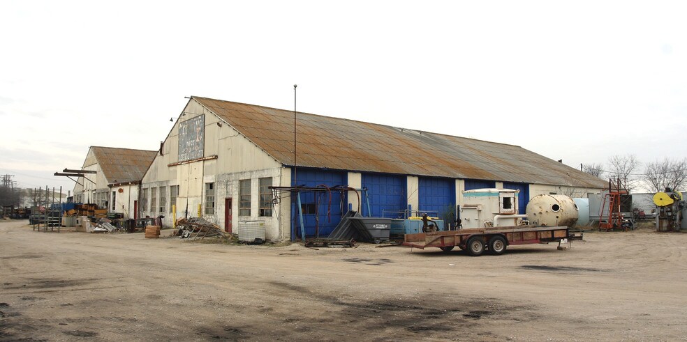 More Photos Of 2550 NE 28th St, Fort Worth Warehouse For Lease