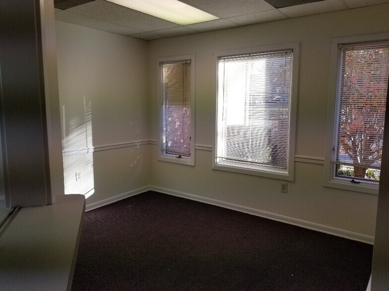 More Photos Of 9310-9318 Old Keene Mill Rd, Burke Medical For Lease