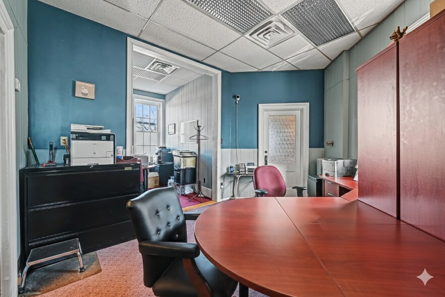 More Photos Of 66 Main St, Warwick Office For Sale