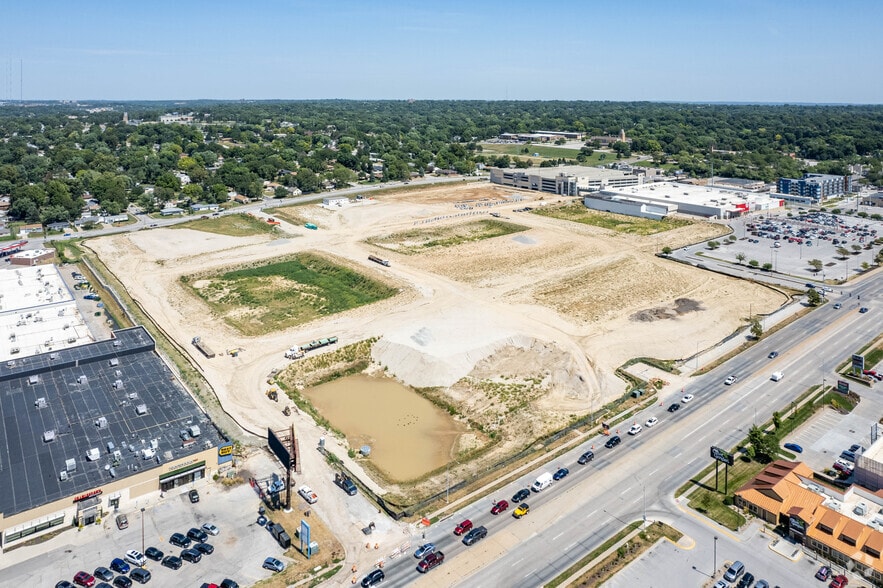 More Photos Of 7400 Dodge St, Omaha Storefront For Lease