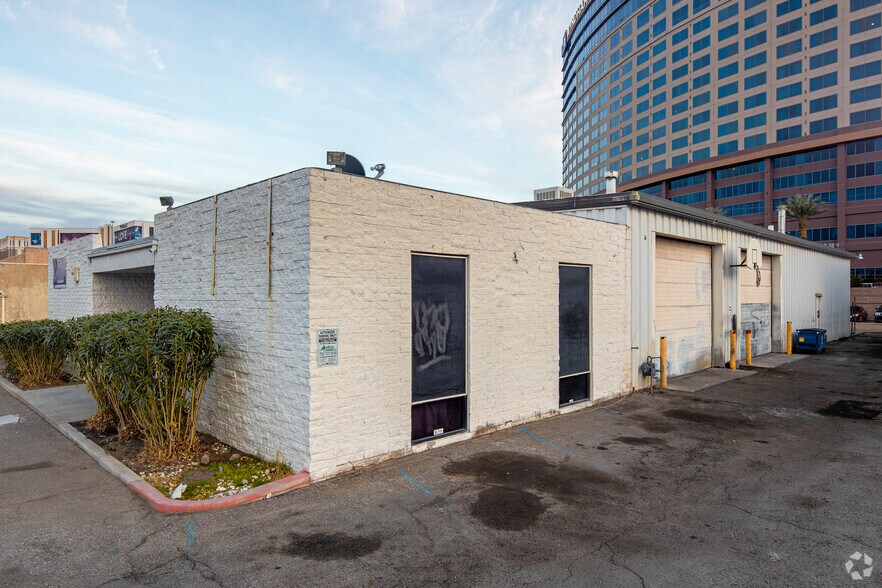 More Photos Of 3680 Highland Dr, Las Vegas Service For Lease