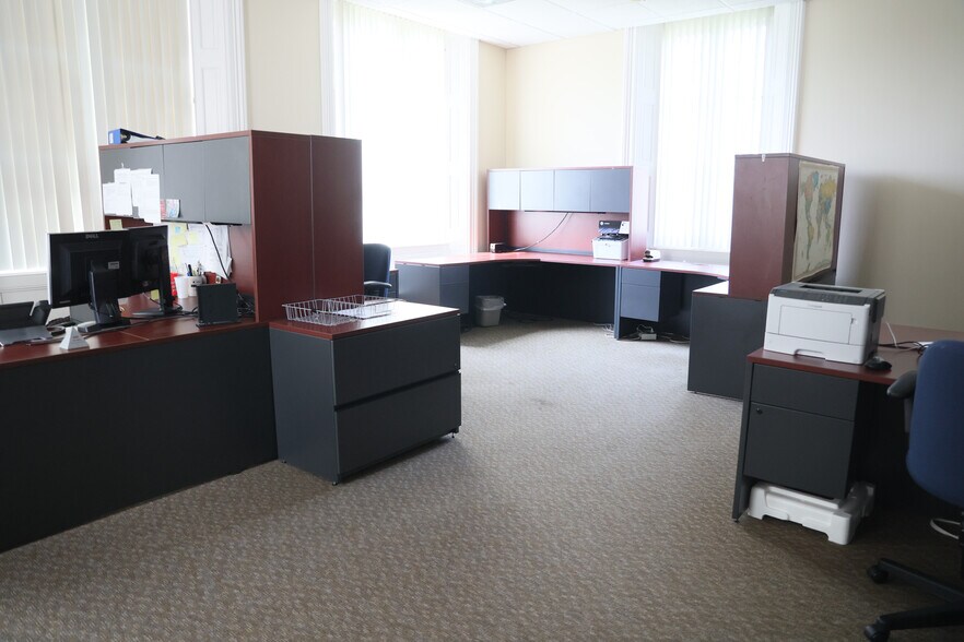 More Photos Of 421 Wadsworth St, Middletown Office For Lease
