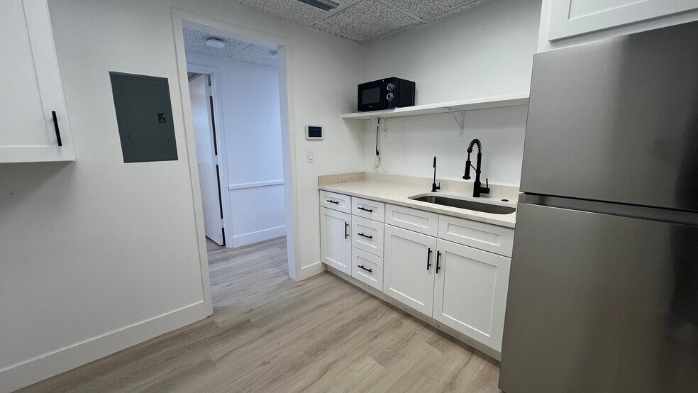 More Photos Of 504 S Moody Ave, Tampa Office For Sale