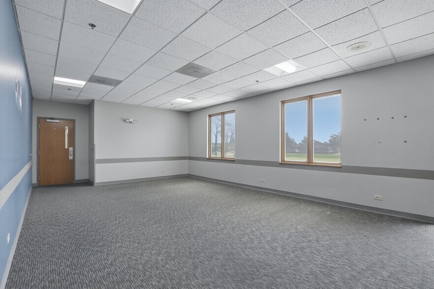 More Photos Of 390 Congress Pky, Crystal Lake Unknown For Lease