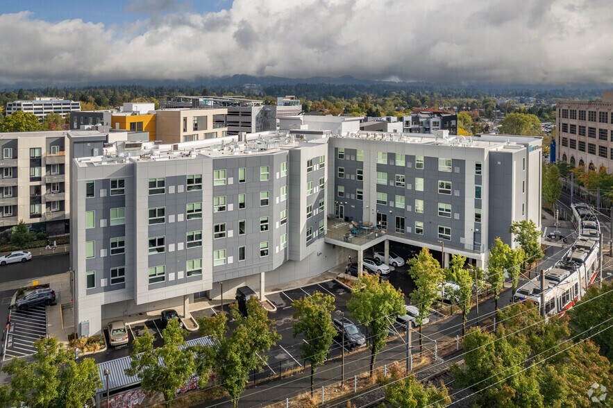 More Photos Of 12820 SW Crescent St, Beaverton Hotel For Lease