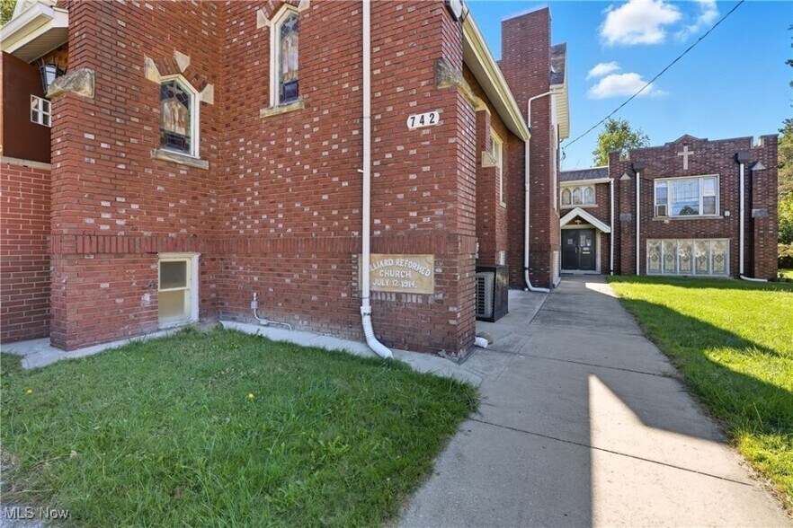 More Photos Of 742 Johnston St, Akron Religious Facility For Sale