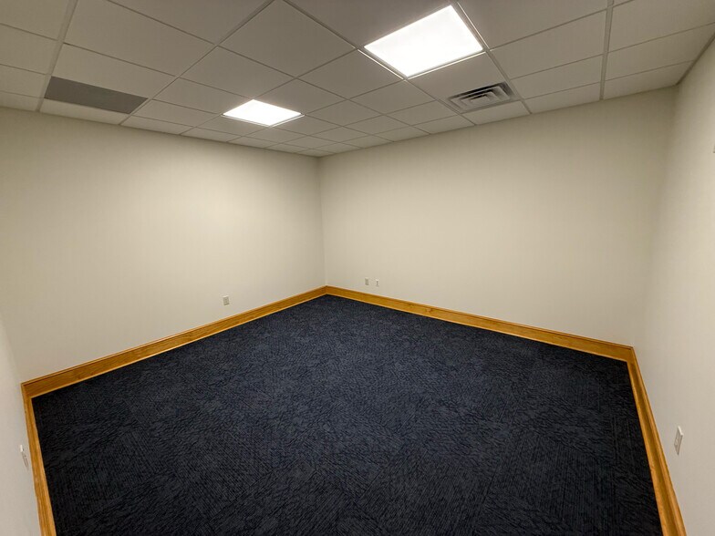 More Photos Of 870 W King St, Boone Office Residential For Lease