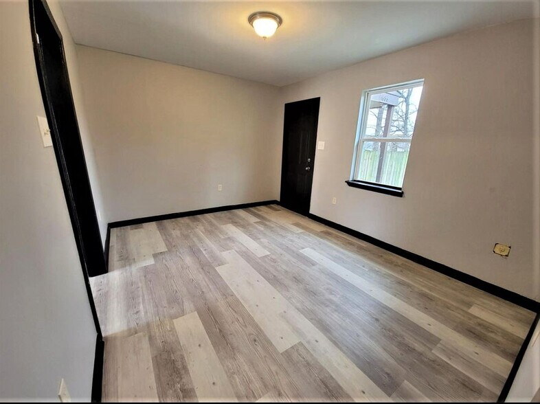 More Photos Of 1680 Kansas St, Memphis Apartments For Sale