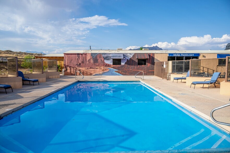 More Photos Of MM 28 Highway 276 Lodge, Lake Powell Hotel For Sale