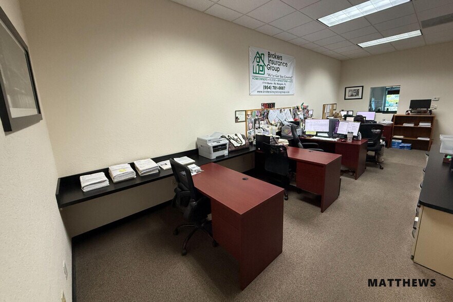 More Photos Of 1701-1745 Banks Rd, Margate Light Distribution For Lease