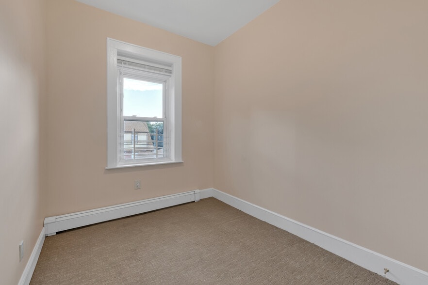 More Photos Of 322 Jericho Tpke, Floral Park Storefront Retail Residential For Sale