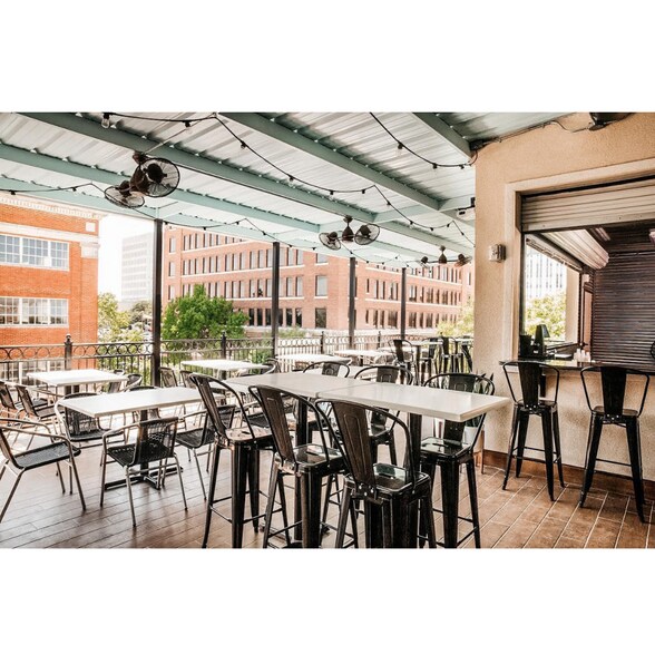 More Photos Of 724 Austin Ave, Waco Restaurant For Sale