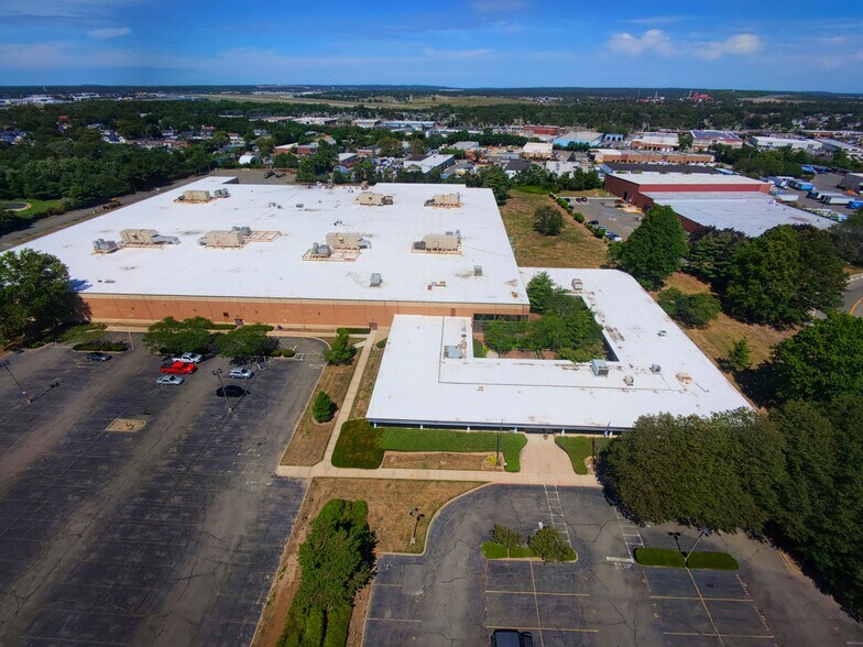 Primary Photo Of 1000 New Horizons Blvd, Amityville Warehouse For Lease
