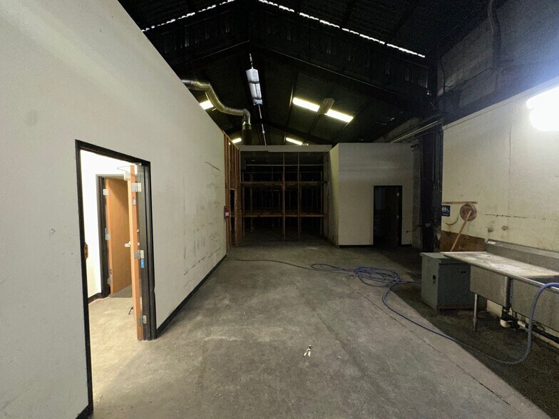 More Photos Of 1410-1412 Elwood St, Los Angeles Warehouse For Sale