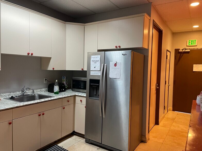 More Photos Of 7226 Sepulveda Blvd, Van Nuys Coworking Space