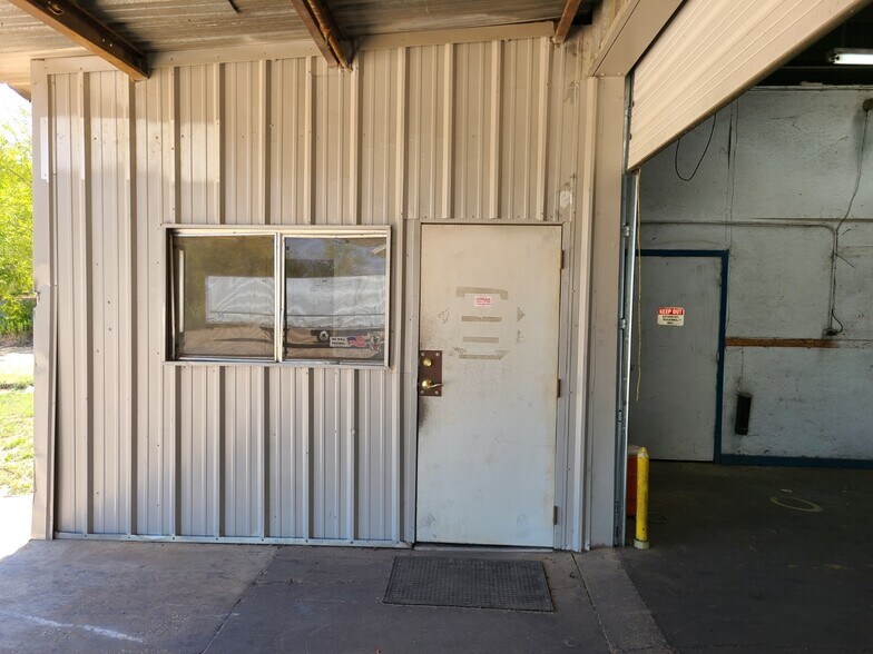 More Photos Of 12011 Laney Rd, Tyler Manufacturing For Lease