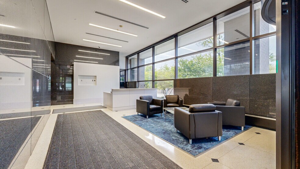 More Photos Of 111 W State St, Mason City Office For Lease