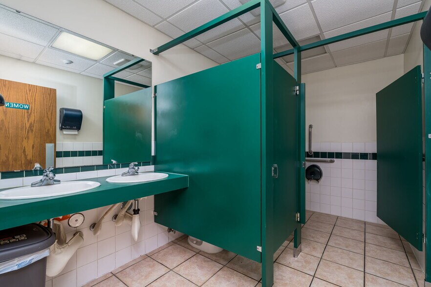 More Photos Of 620 2nd St, Kenyon Storefront For Sale