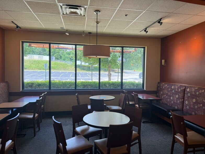 More Photos Of 2407 Green Mountain Dr, Branson Restaurant For Sale