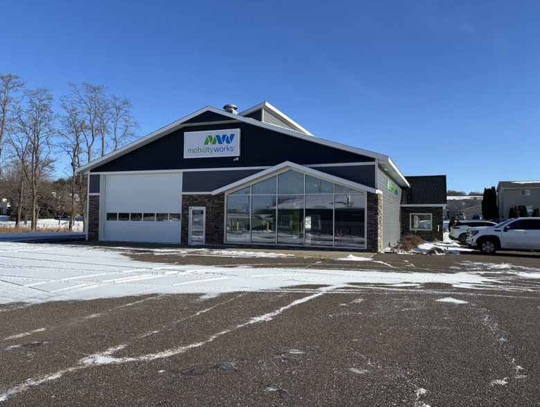 Primary Photo Of 3115 Oak Knoll Dr, Eau Claire Auto Dealership For Lease